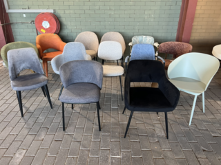 Ca. 13x Eetkamerstoelen merk, Zuiver, Kave Home Enz.